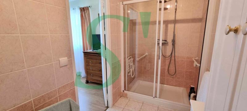 Maison - 232 m² - 8 pièces