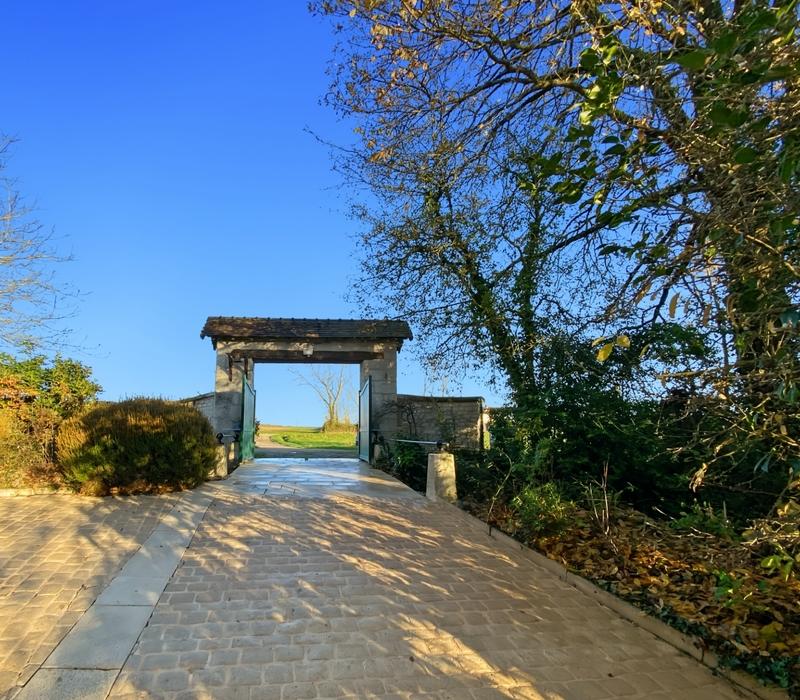 Propriété - 657 m² - 16 pièces