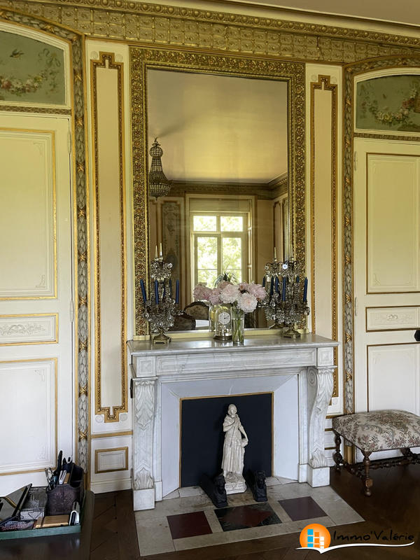 Maison - 854 m² - 19 pièces