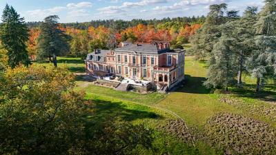 Propriété - 1 125 m² - 25 pièces