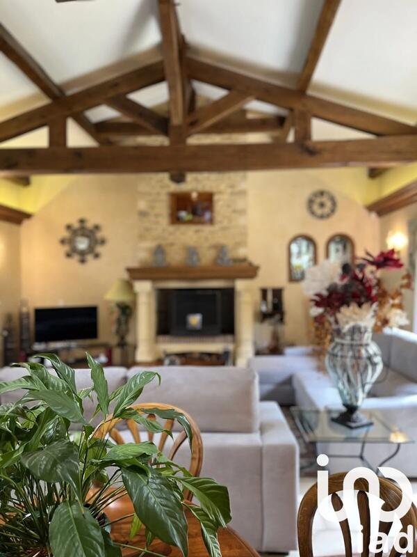 Maison - 260 m² - 10 pièces