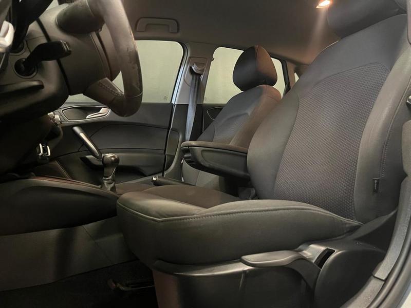 Audi A1 sportback 1.6 Tdi 90 cv s line / Distribution faite