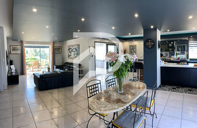 Maison - 287 m² - 8 pièces