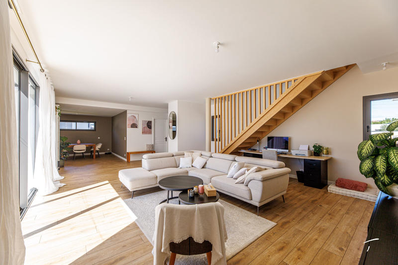 Maison - 209 m² - 7 pièces