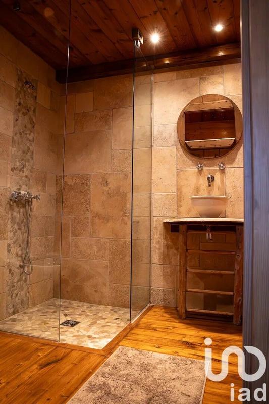 Maison - 261 m² - 9 pièces