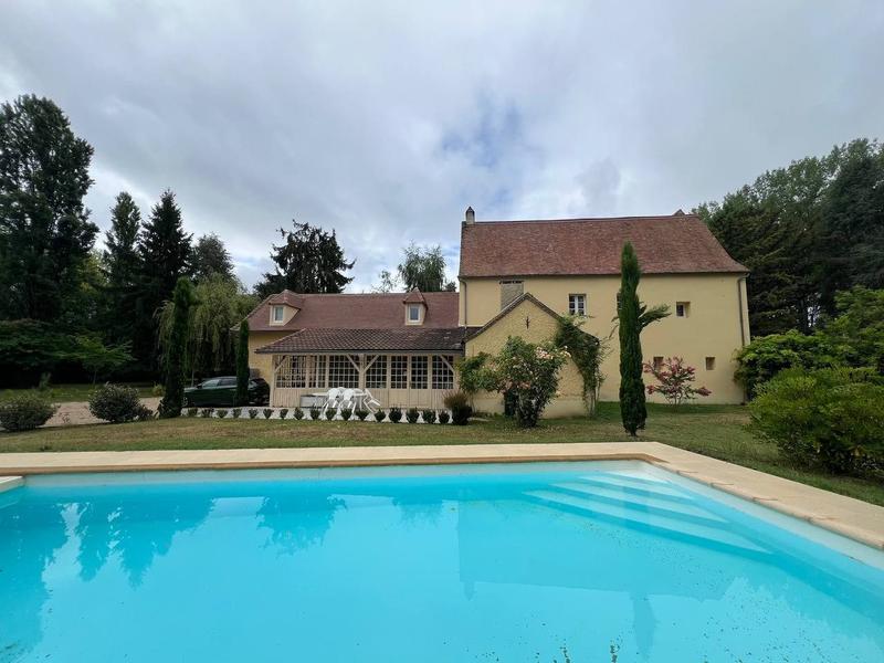 Maison traditionnelle - 286 m² - 13 pièces
