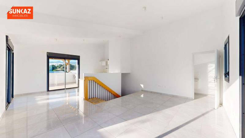 Appartement - 99 m² - 4 pièces