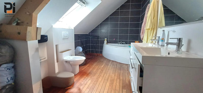 Maison - 220 m² - 9 pièces