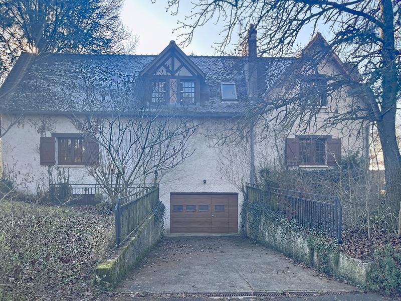 Maison - 211 m² - 8 pièces