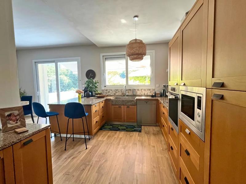 Maison - 275 m² - 6 pièces