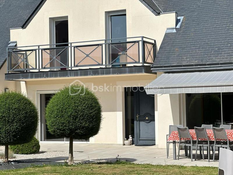 Maison - 305 m² - 8 pièces