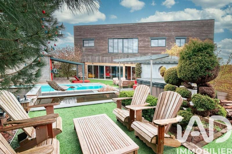 Maison - 460 m² - 12 pièces