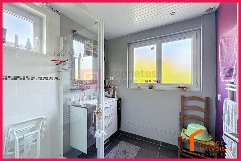 Maison - 99 m² - 4 pièces