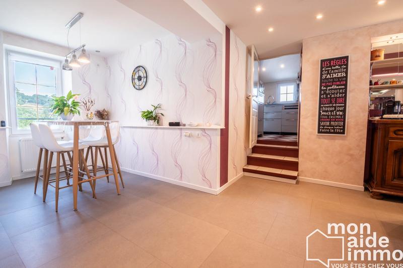 Maison - 240 m² - 10 pièces