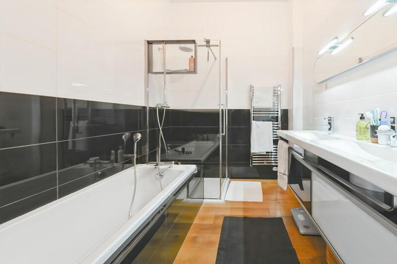 Maison - 245 m² - 8 pièces