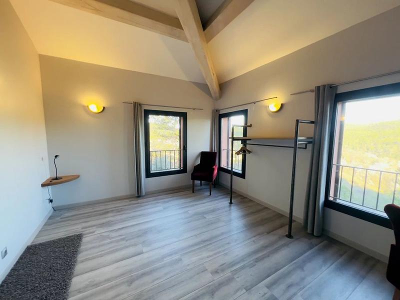 Maison - 281 m² - 12 pièces