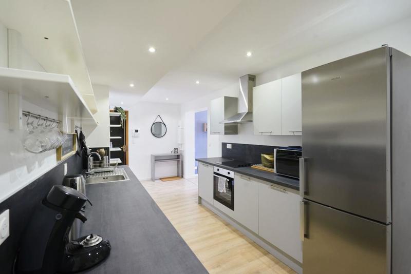 Appartement - 99 m² - 7 pièces