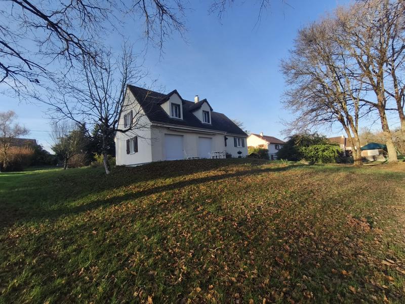 Maison traditionnelle - 170 m² - 9 pièces