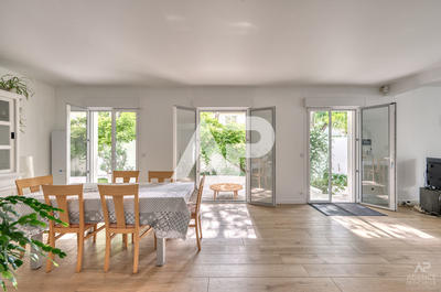 Maison - 337 m² - 8 pièces