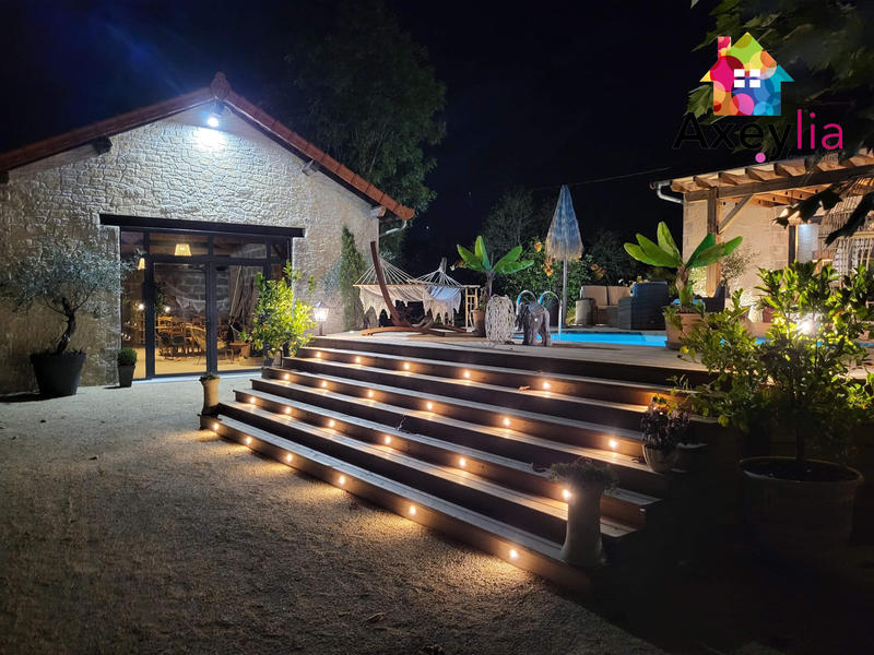 Propriété - 272 m² - 9 pièces