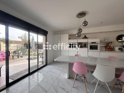 Maison - 180 m² - 5 pièces