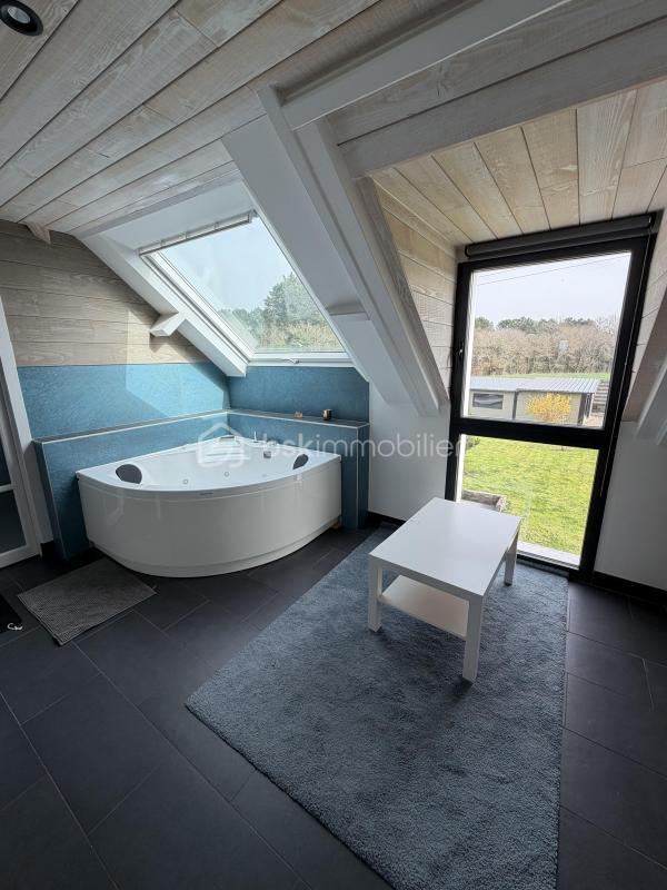 Maison - 270 m² - 10 pièces