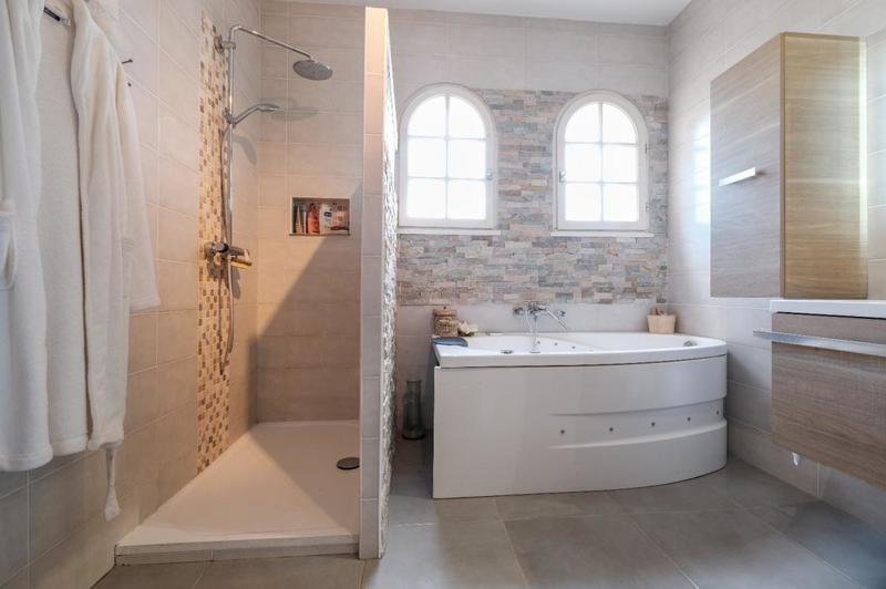 Propriété - 322 m² - 10 pièces