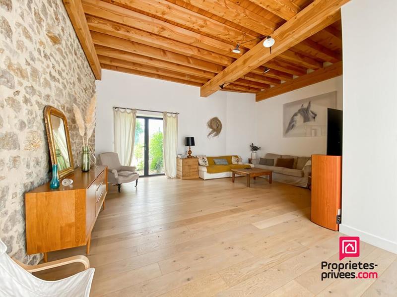 Maison - 240 m² - 9 pièces