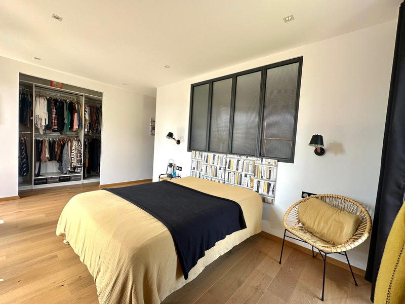 Maison - 250 m² - 7 pièces