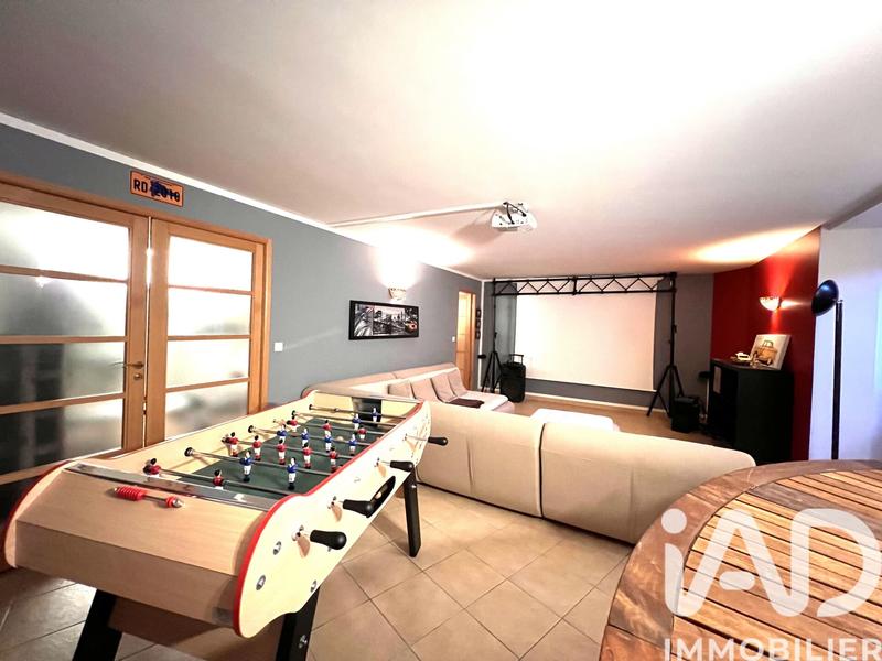 Maison - 244 m² - 9 pièces