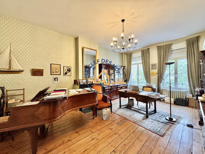 Maison - 312 m² - 9 pièces