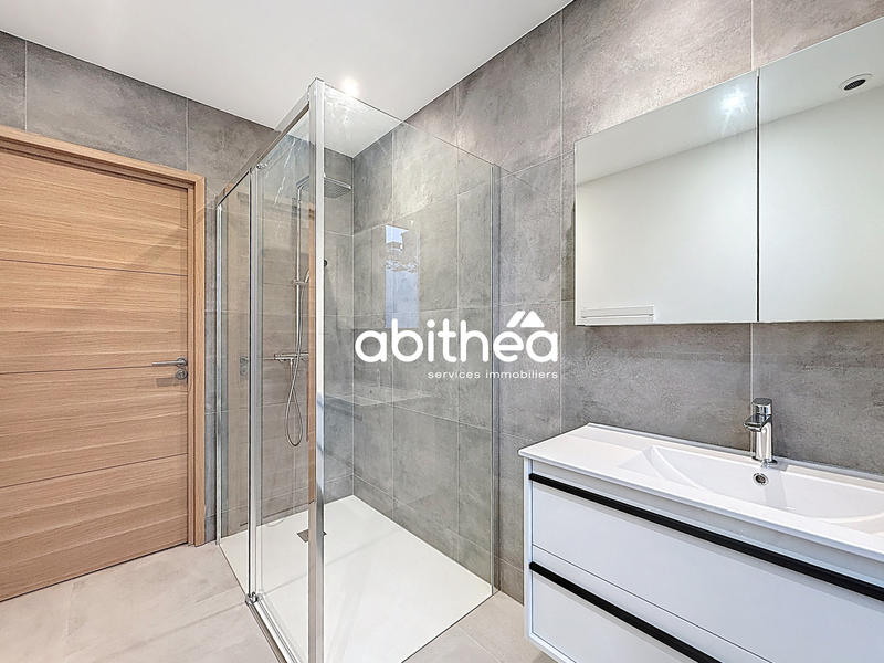 Maison - 205 m² - 9 pièces