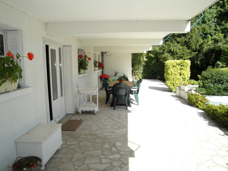 Maison - 270 m² - 8 pièces