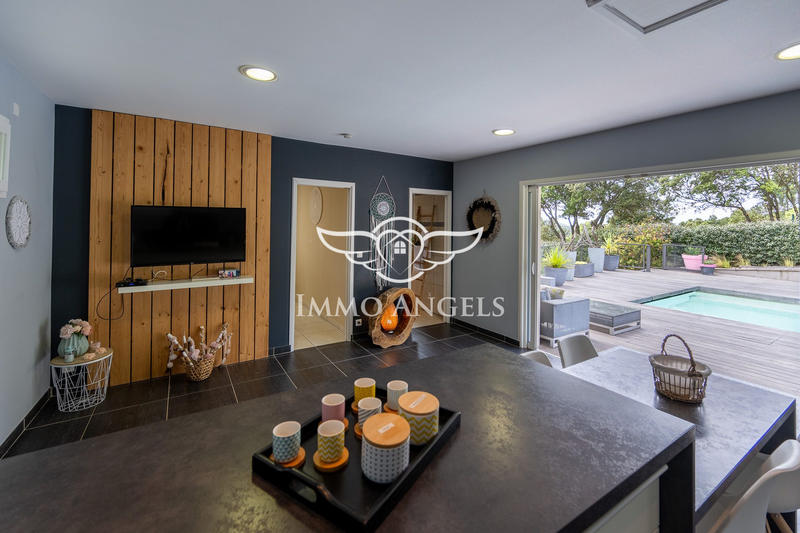 Maison contemporaine - 292 m² - 9 pièces