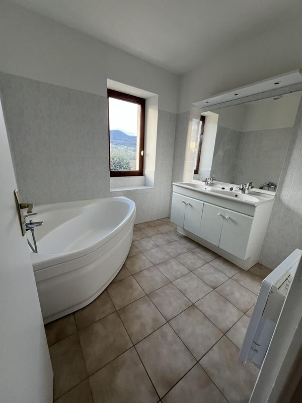 Appartement - 111 m² - 4 pièces