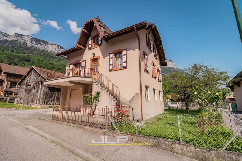 Maison - 194 m² - 8 pièces
