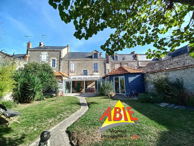 Maison - 300 m² - 10 pièces