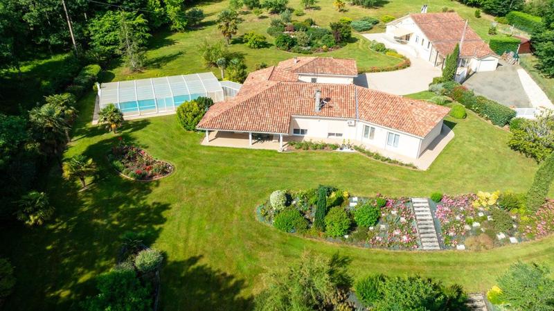 Villa - 335 m² - 11 pièces