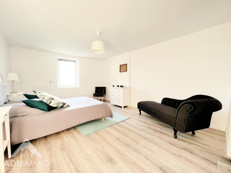 Maison - 290 m² - 8 pièces