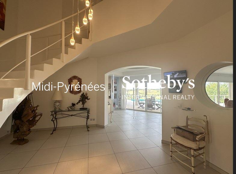 Maison - 350 m² - 9 pièces