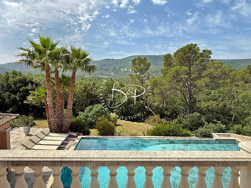 Maison - 244 m² - 7 pièces