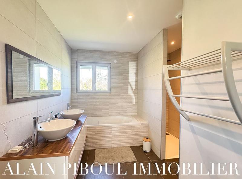 Maison traditionnelle - 141 m² - 5 pièces