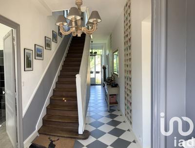 Maison - 250 m² - 9 pièces