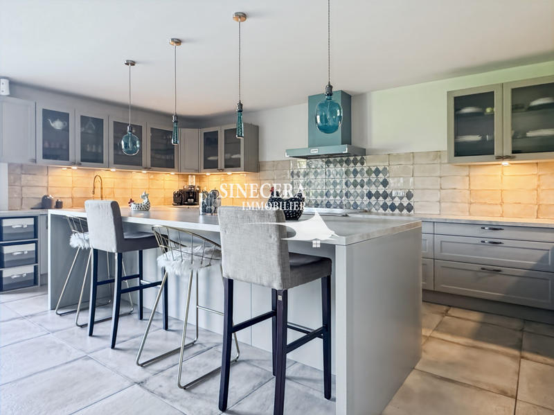 Villa - 197 m² - 7 pièces