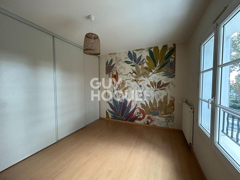 Maison - 241 m² - 7 pièces