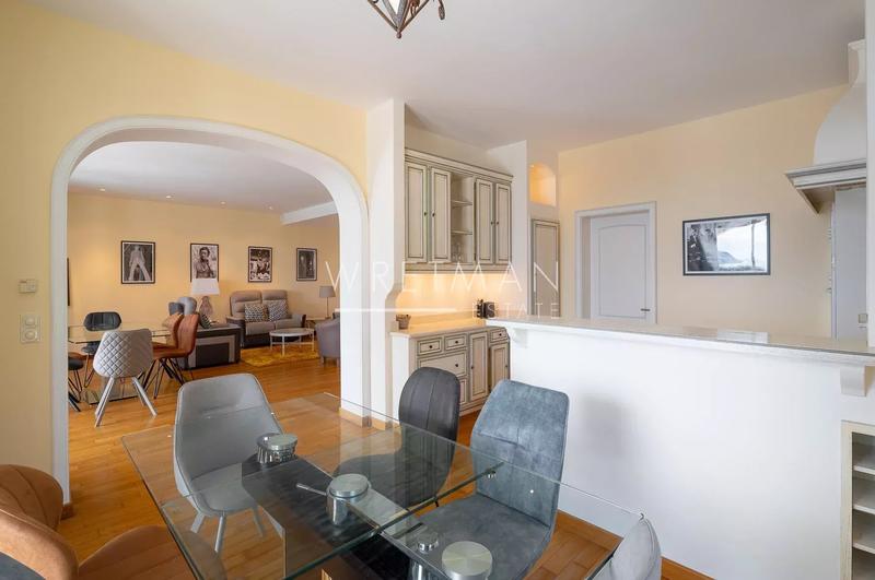 Villa - 300 m² - 6 pièces