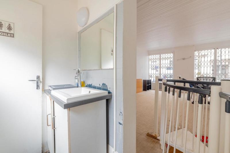 Bureau - 95 m² - 6 pièces