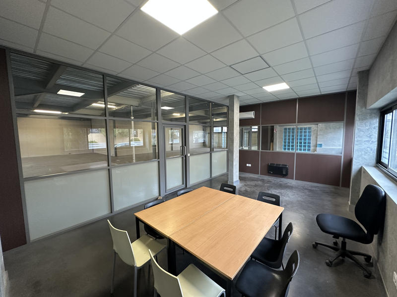 Local d'activités - 376 m²