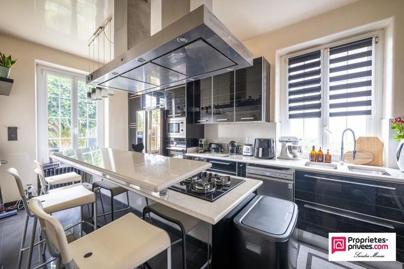 Maison - 236 m² - 7 pièces