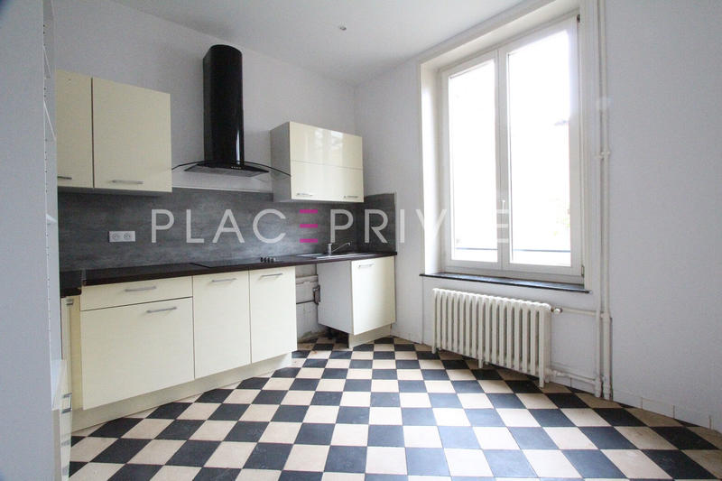 Maison - 203 m² - 9 pièces